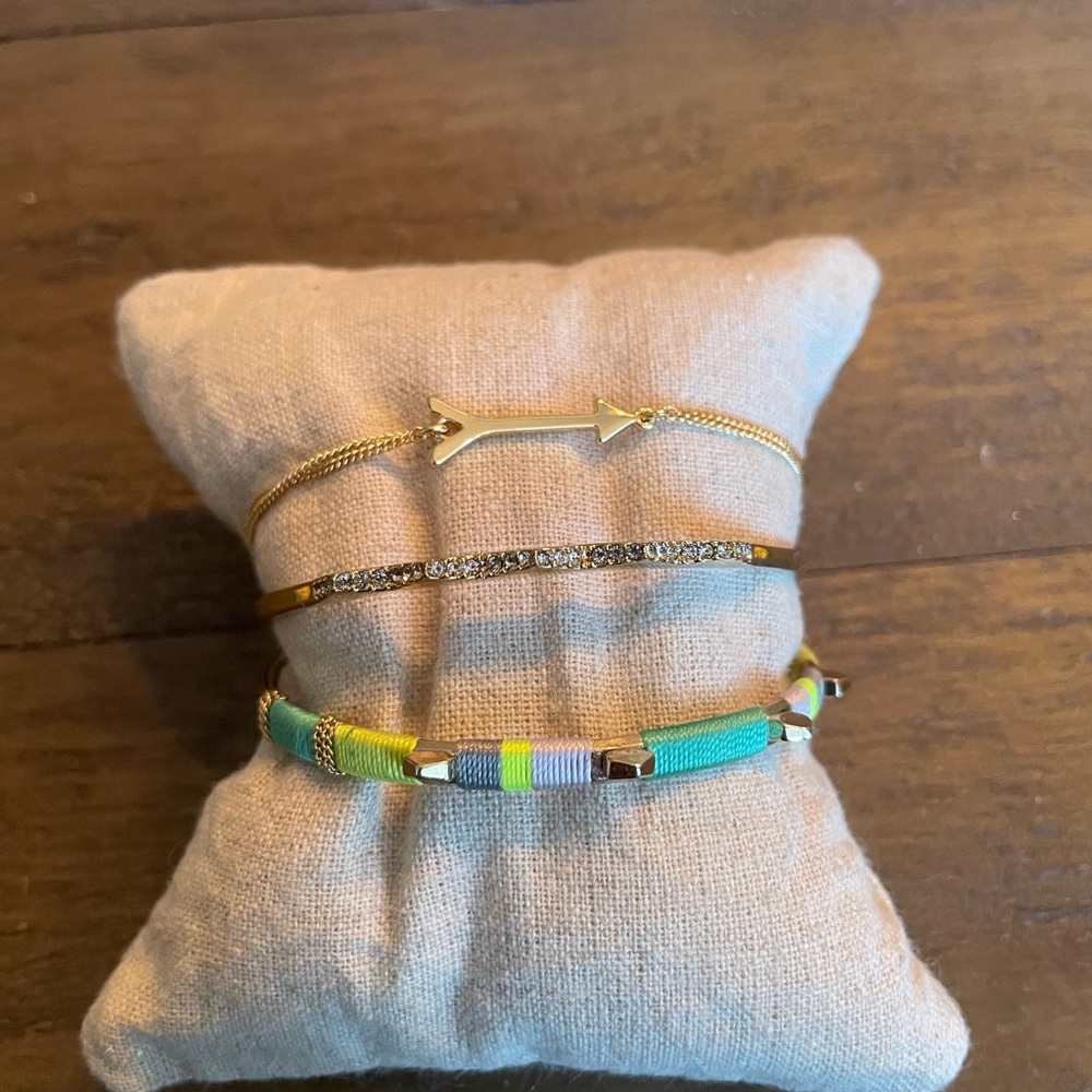 Gold and Green Arrow Bracelet Set